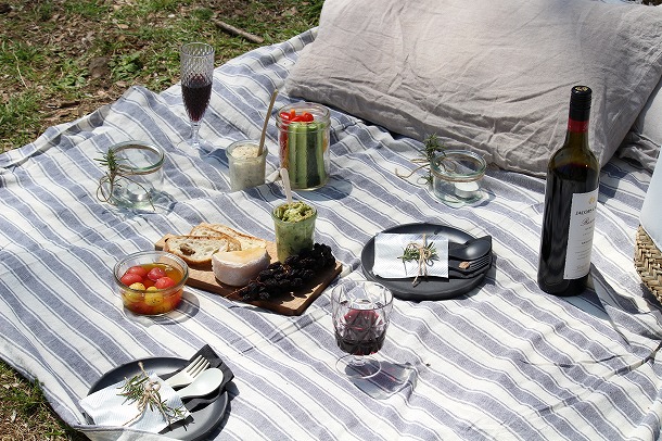 【ピクニックに行こう！第1回】　ワインと一緒にカゴに詰め込んで　手軽に作れるピクニックレシピ