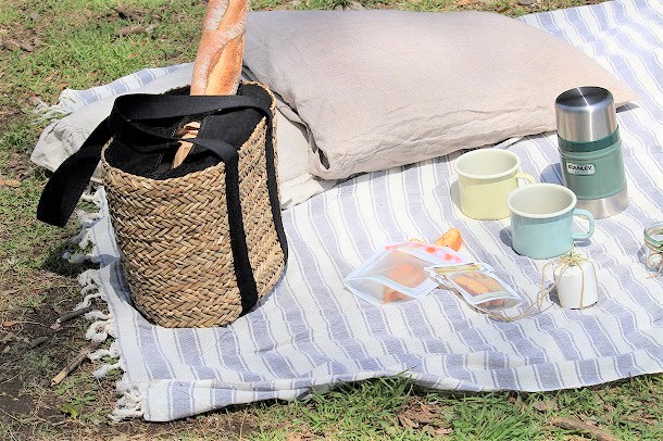 【ピクニックに行こう！第3回】芝生の上でごろんとうたた寝　大人ピクニックにはこんな雑貨を持っていこう！