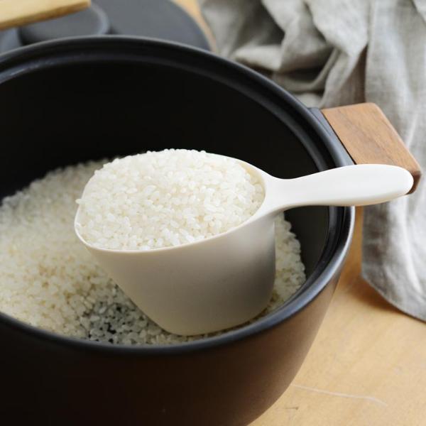 マーナ　極　お米がすくいやすい計量カップ
