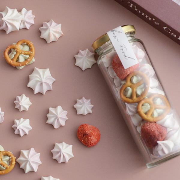 春を届けるメレンゲクッキー瓶 いちご瓶／Rainbow Food