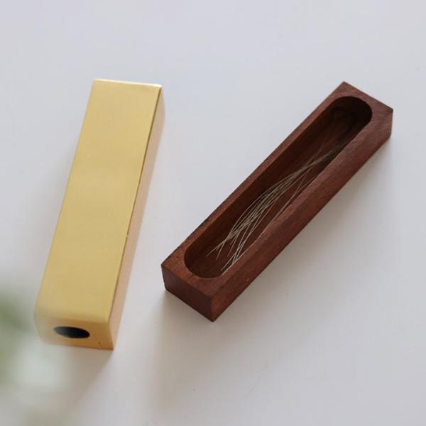 インテリアに馴染む 真鍮色のねこひげケース／GROOM グルーム