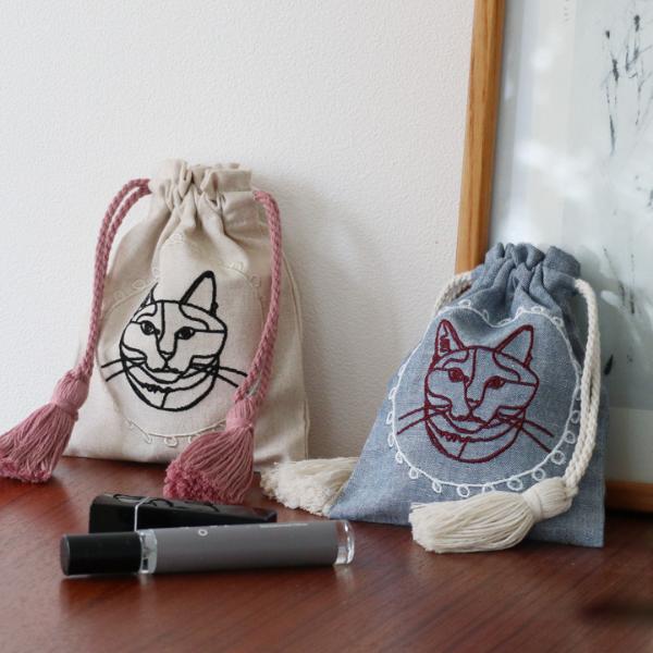HAyU 猫モチーフの刺繍巾着