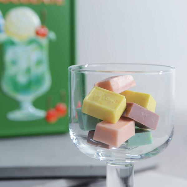 はじけるキャンディチョコレート アソート缶／Mary Chocolate