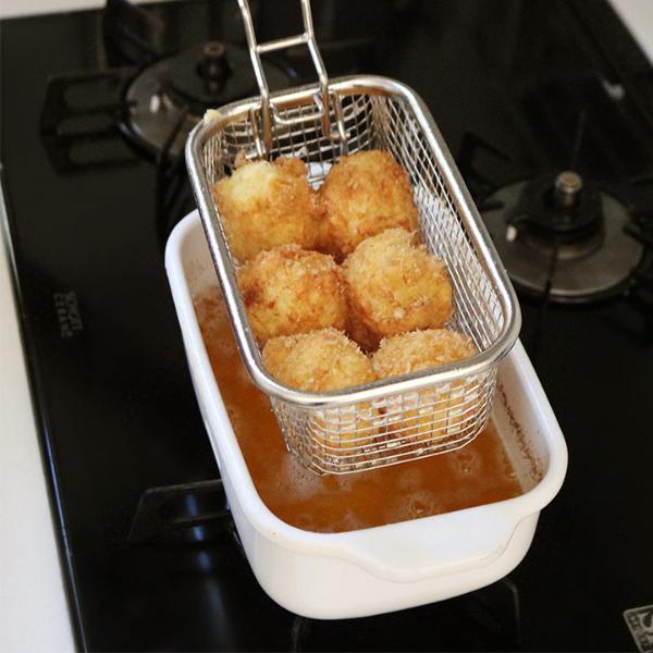 四角い天ぷら鍋にピッタリの角型揚げざる【揚げ物】 ｜ アンジェ web