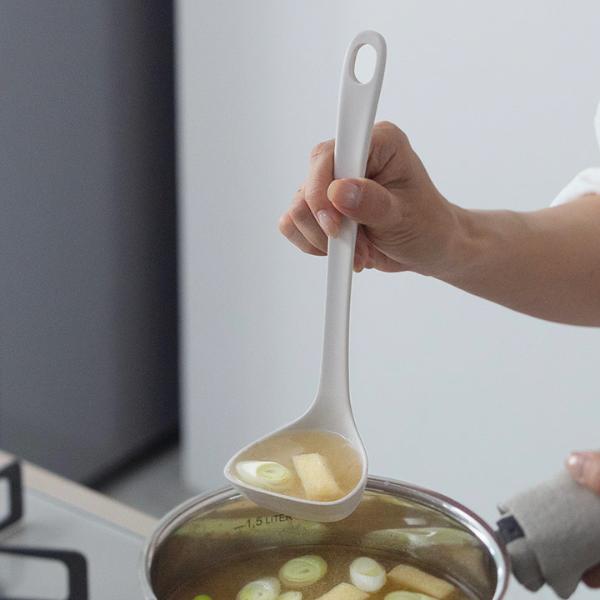 ♡他サイトで商談中♡✮調理器具 marna マーナ きれいにすくえる計量お玉✮ マーナ きほんのキッチンツール すくいやすいお玉 S／MARNA : アンジェ