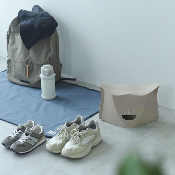 開いて押すだけの折りたたみイス PATATTO180 防災用品 ｜ アンジェ web