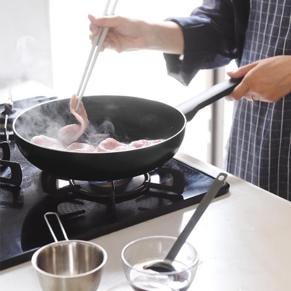 フライパンチ Amazon｜リバーライト 極 鉄 フライパン 20cm 窒化鉄 窒化加工 IH対応