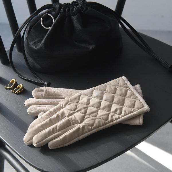 内側ファーで暖かい 指スリット入り スエード切替 キルティンググローブ／Agreable アグレアーブル（30％OFF）