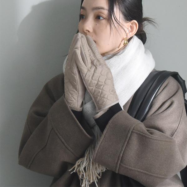 内側ファーで暖かい 指スリット入り スエード切替 キルティンググローブ／Agreable アグレアーブル（30％OFF）