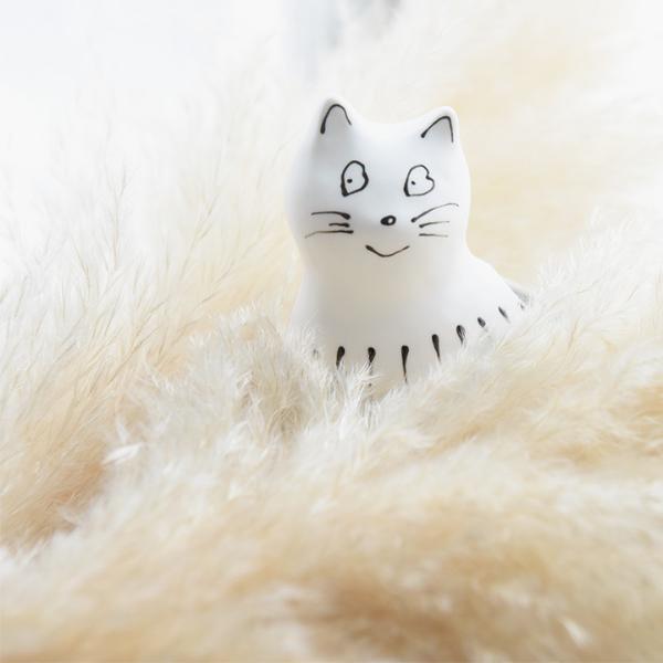 子猫の花器 フラワーベース 波佐見焼／『愛 編む 磁器猫』 ひがし ちか