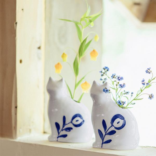 子猫の花器 フラワーベース 波佐見焼／『愛 編む 磁器猫』 ひがし ちか