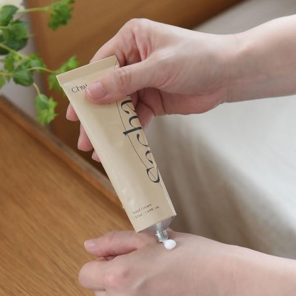 自然の香りと植物エキスで心と肌を整える Chwi チ ハンドクリーム 50ml