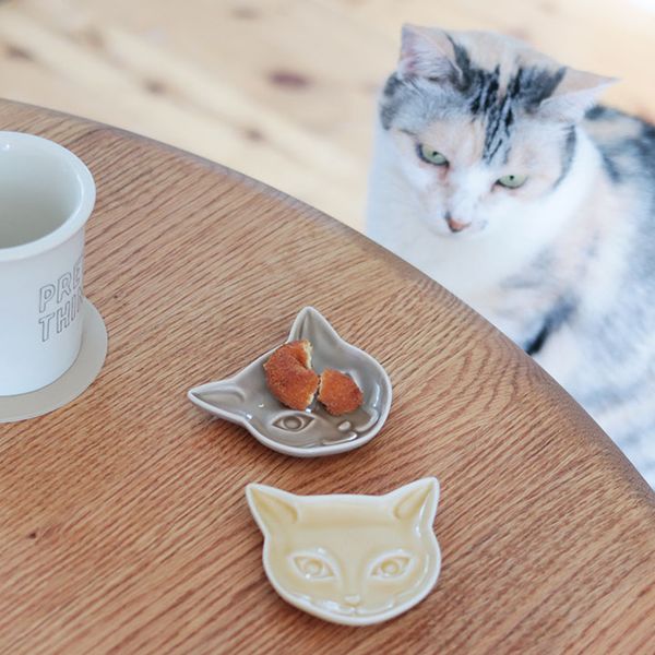 美濃焼でつくった 猫モチーフの豆皿 neco mini plate ｜ アンジェ web