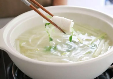 野菜をたっぷり食べられるヘルシー鍋