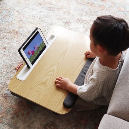 ユートリム 広々ひざ上デスク タブレットスタンド(裏面クッション＆アームレスト付)　どこでもデスク／utlim