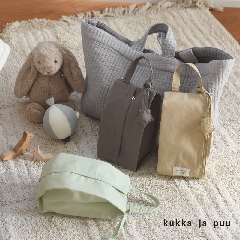 kukka ja puu 星のカシャカシャ付き かさばらない おむつポーチ/クッカヤプー
