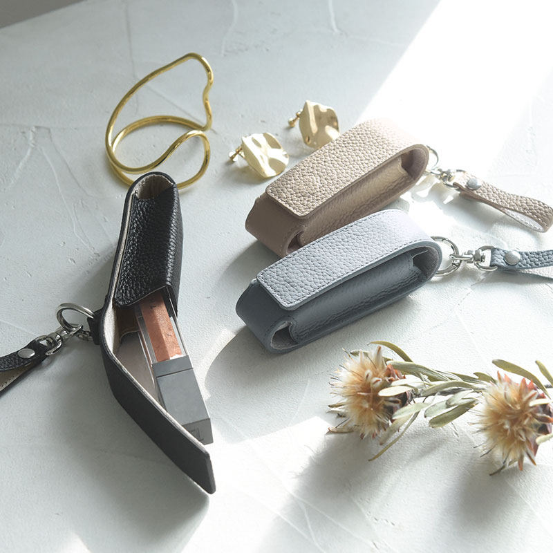 バッグに付けてさっとお直しできるミラー付 牛革 リップケース印鑑ケース／Agreable アグレアーブル