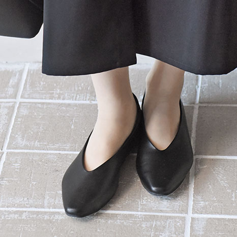 立体インヒールで履きやすい ふんわりクッション 晴雨兼用 Vカットパンプス 日本製／PRET-A PORTER