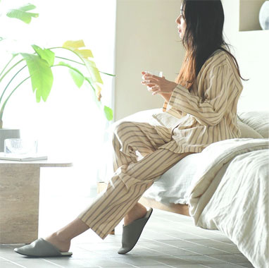 着る保湿クリーム 長袖 前開きスキッパーネック