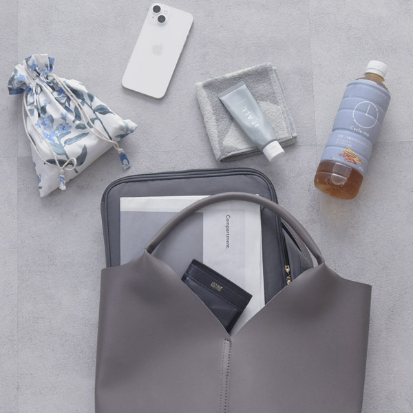 軽量 肩にかけやすい Vカットトートバッグ／kauliina カウリーナ【送料無料】