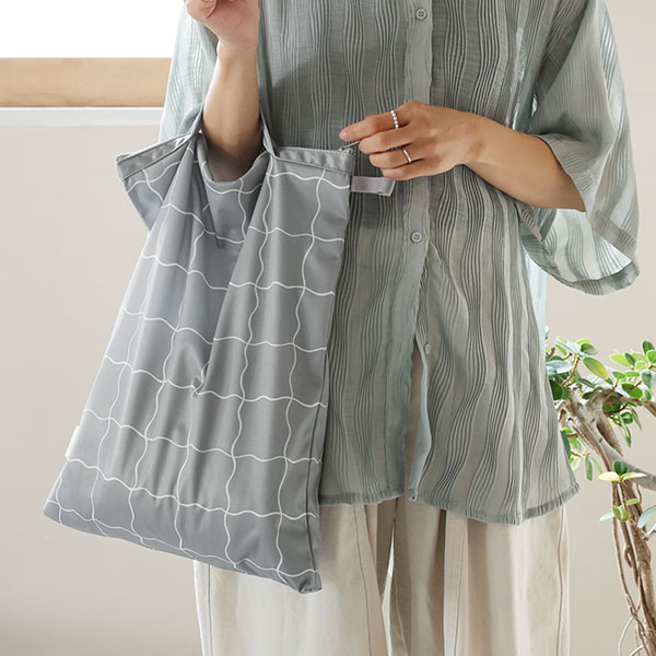 bon moment 濡れたまま収納できる 防水ポーチ マルチポーチ 大きめ 43×33cm トラベル 旅行／ボンモマン【雨の日】