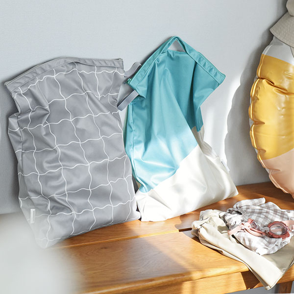 bon moment 濡れたまま収納できる 防水ポーチ マルチポーチ 大きめ 43×33cm トラベル 旅行／ボンモマン【雨の日】