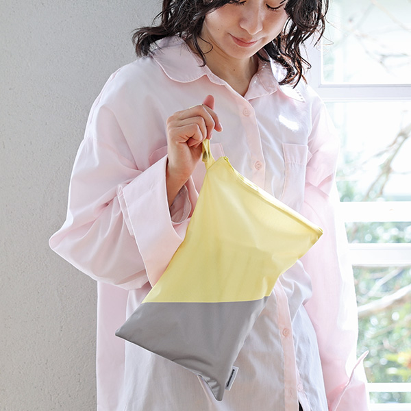 bon moment 濡れたまま収納できる 防水ポーチ マルチポーチ 大きめ 43×33cm トラベル 旅行／ボンモマン【雨の日】