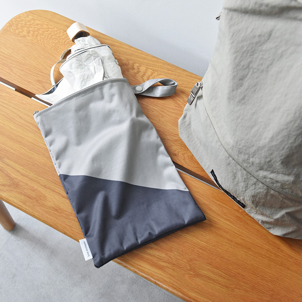 bon moment 濡れたまま収納できる 防水ポーチ マルチポーチ 大きめ 43×33cm トラベル 旅行／ボンモマン【雨の日】