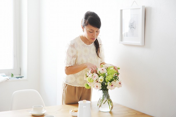 【フラワーデザイナー石井千花さんに聞く、お花のお手入れと飾り方のコツ・1】　基本のお手入れ