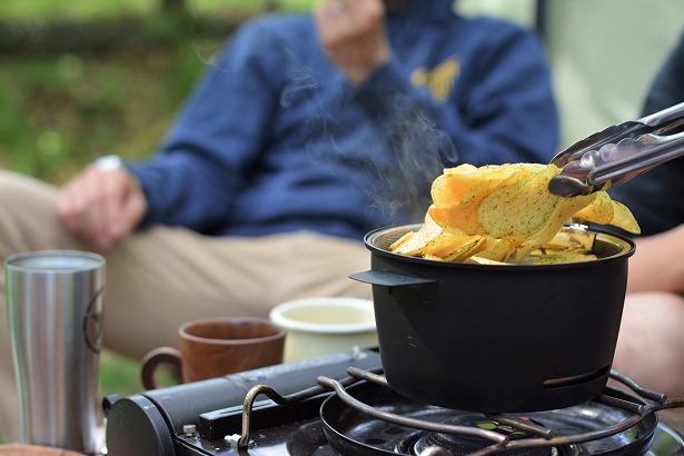 自分でできるお手軽燻製♪ この夏は「アペルカ テーブルトップスモーカー」で燻製に挑戦してみよう！ | アンジェ日々のコラム