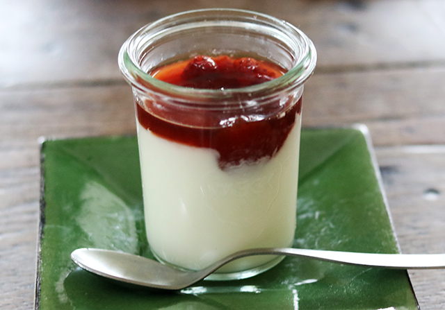 【フランス風おもてなし料理　第5回】デザート「苺ソースのミルクプリン風」