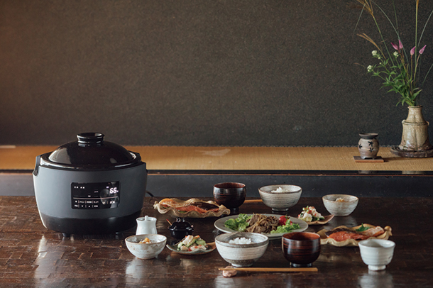 この春大注目！土鍋をすっぽり入れた炊飯器「かまどさん電気」で炊く白米が美味しすぎる