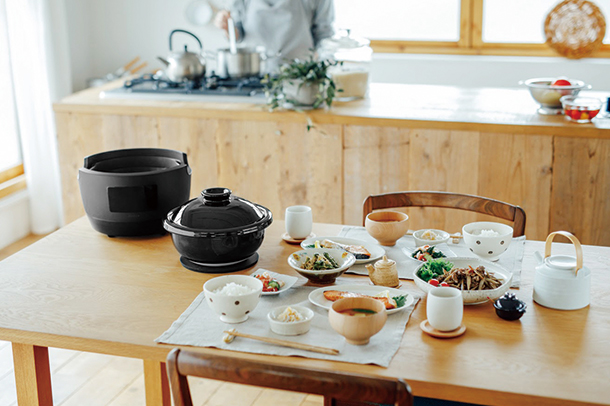 この春大注目！土鍋をすっぽり入れた炊飯器「かまどさん電気」で炊く白米が美味しすぎる