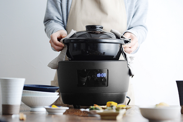 この春大注目！土鍋をすっぽり入れた炊飯器「かまどさん電気」で炊く白米が美味しすぎる