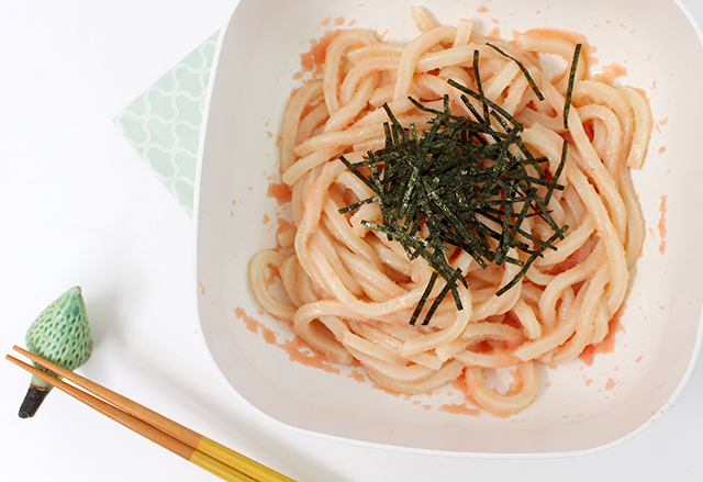 冷凍うどん活用レシピ「レンジで作る焼きうどん＆たらこうどん」