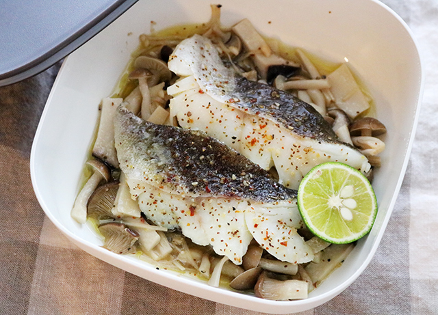 レンジで簡単おかず「白身魚のきのこ蒸し」