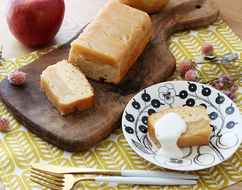 季節の林檎がたっぷり！タルトタタン風「林檎のパウンドケーキ」