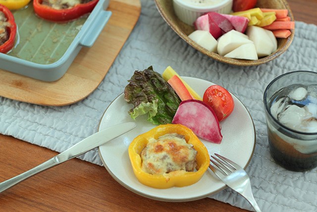 グリラーで作ろう！「パプリカの肉詰め」