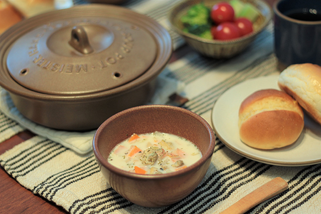 寒い朝にもピッタリ！エブリデイスープポット＆レンジで作る「クラムチャウダー風スープ」