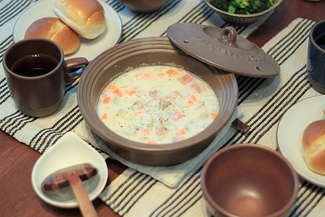 寒い朝にもピッタリ！エブリデイスープポット＆レンジで作る「クラムチャウダー風スープ」
