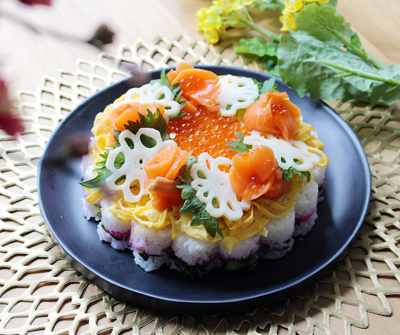 マイパーラーを使えば簡単！ひな祭りのお祝いに「お花の形のお寿司ケーキ」