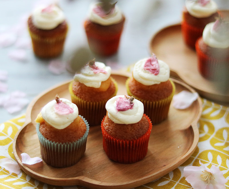 今月のスイーツ Hmで作る桜のミニカップケーキ アンジェ日々のコラム