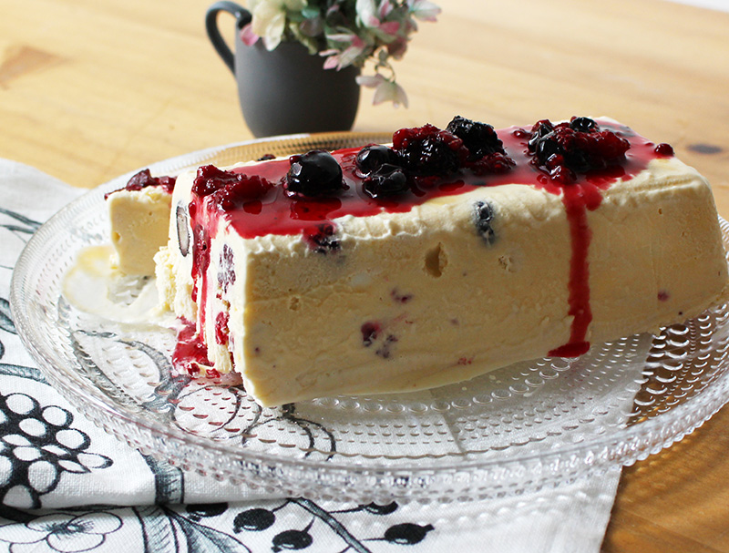 今月のスイーツ 混ぜて冷やすだけ セミフレッド は夏休みに作りたいアイスケーキ アンジェ日々のコラム