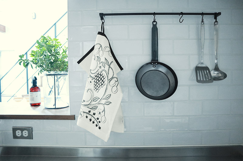 7月の #アンジェお買い物部は、北欧気分をキッチンに添える「クオヴィ　キッチンタオル」