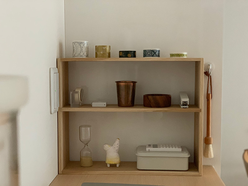 インテリアと家事動線を美しく。「見せ置きできる食器棚」楢材キッチンシェルフ（前編）