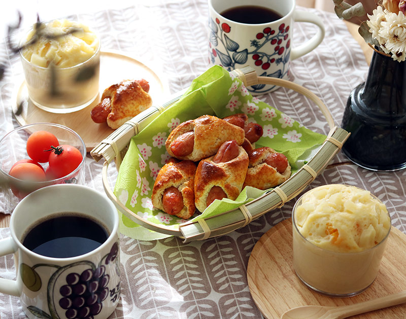 HMで簡単週末朝ごはん、野菜たっぷりケークサレ＆ウインナーロール