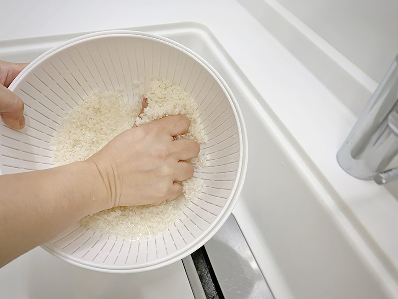 その必要性に半信半疑だった自分に喝！ 鍋炊きご飯派必見の「米とぎにも使えるザルとボウル」