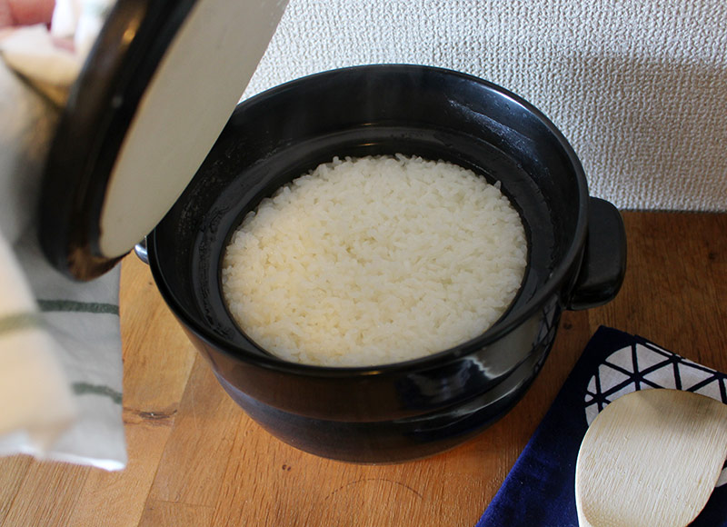 1回目から感動の炊きあがり！穴のない土鍋で味わう特A米おにぎりの味