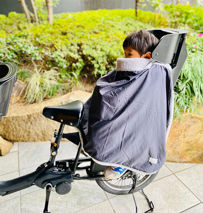 自転車の北風ビュー！から子どもを守る、あったか自転車ボアブランケット