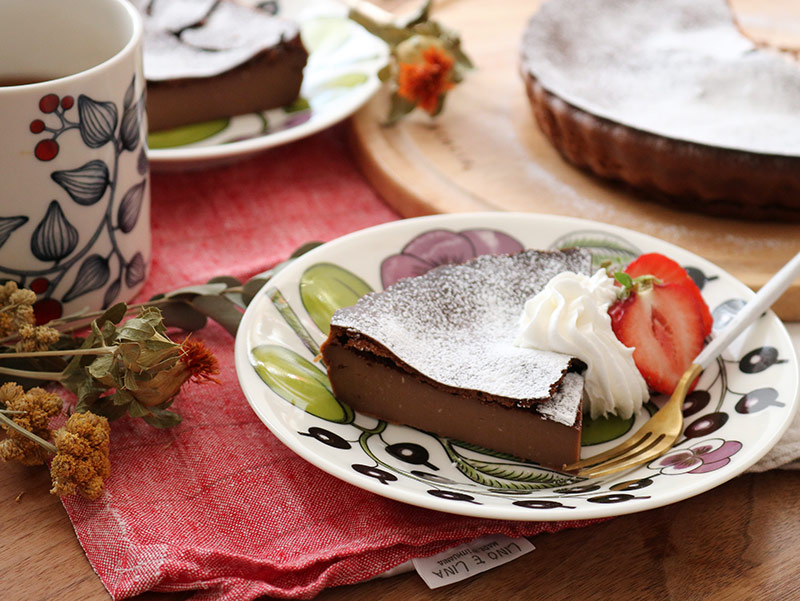 おうちバレンタインを楽しもう！混ぜて焼くだけ、しっとり風味の「チョコレートチーズケーキ」